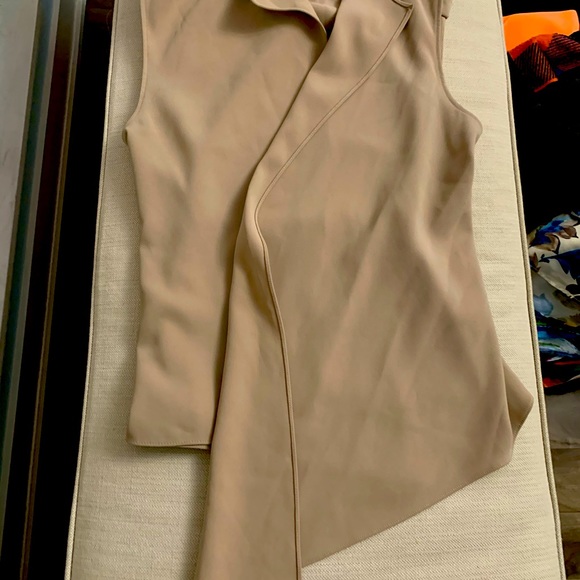 Zara Sleeveless Shirt - Picture 2 of 2